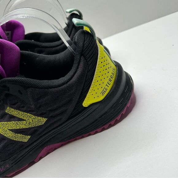 New Balance Women's Black and Yellow all terrain Running Shoes 7 - Picture 2 of 9